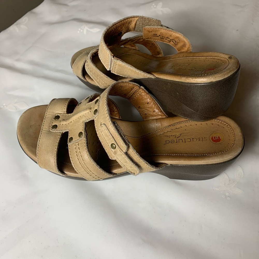 CLARKS UNJUDGE SANDALS. Women. Taupe Beige Size 8 Wide adjustable with Velcro